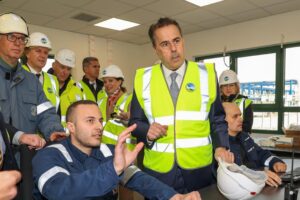 ΠΑΠΑΣΤΑΥΡΟΥ ΣΤΑ ΕΓΚΑΙΝΙΑ ΔΕΣΦΑ