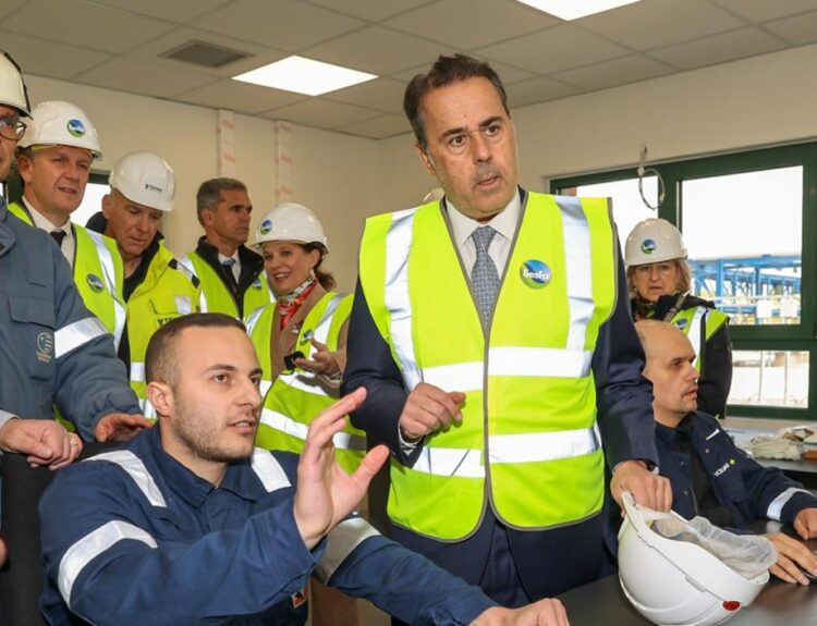 ΠΑΠΑΣΤΑΥΡΟΥ ΣΤΑ ΕΓΚΑΙΝΙΑ ΔΕΣΦΑ