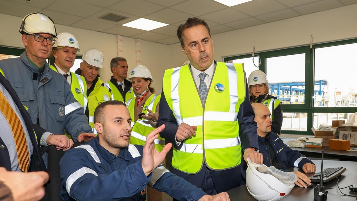 ΠΑΠΑΣΤΑΥΡΟΥ ΣΤΑ ΕΓΚΑΙΝΙΑ ΔΕΣΦΑ