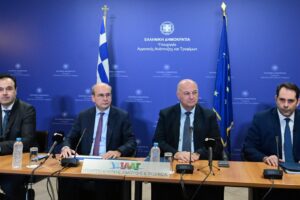 Ανακοίνωση των μέτρων της κυβέρνησης για τους αγρότες από Κωστή Χατζηδάκη, Κώστα Τσιάρα, Δημήτρη Παπαστεργίου και Θάνο Πετραλιά © Eurokinissi