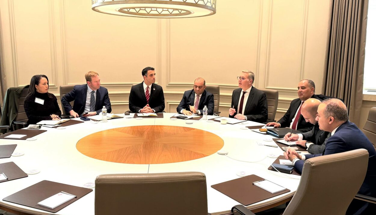 Ο Υπουργός Πετρελαίου και Ορυκτών Πόρων Καρίμ Μπαντάουι της Αιγύπτου πραγματοποίησε συνομιλίες με στελέχη της Chevron στην Ουάσιγκτον © رئاسة مجلس الوزراء المصري (Προεδρία του αιγυπτιακού υπουργικού συμβουλίου)/ LinkedIn