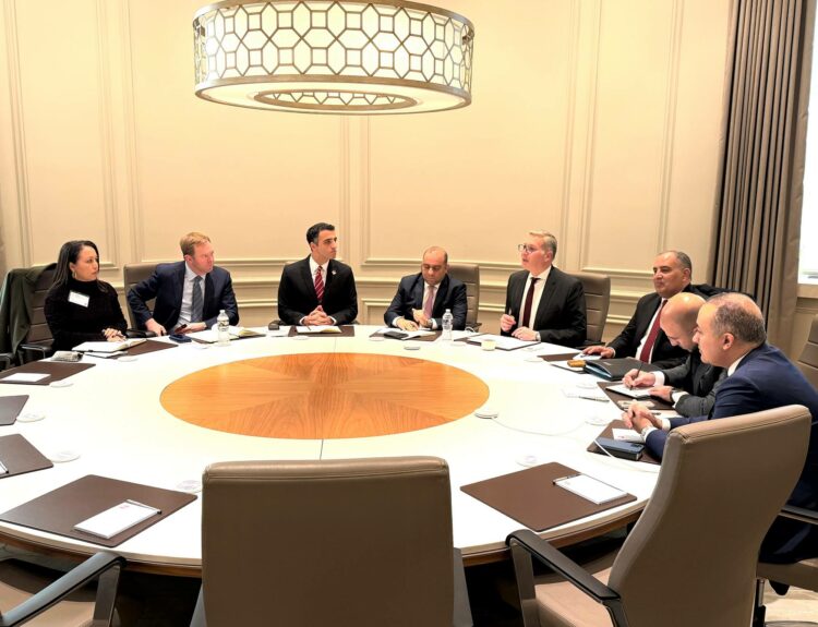 Ο Υπουργός Πετρελαίου και Ορυκτών Πόρων Καρίμ Μπαντάουι της Αιγύπτου πραγματοποίησε συνομιλίες με στελέχη της Chevron στην Ουάσιγκτον © رئاسة مجلس الوزراء المصري (Προεδρία του αιγυπτιακού υπουργικού συμβουλίου)/ LinkedIn