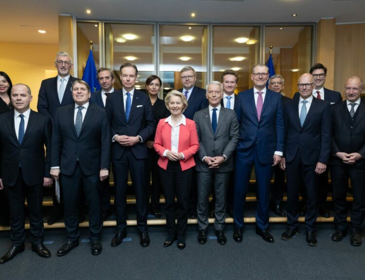 Αντιπροσωπεία της BusinessEurope σε συνάντηση με την πρόεδρο της Ευρωπαϊκής Επιτροπής Ούρσουλα φον ντερ Λάιεν στις Βρυξέλλες, με τη συμμετοχή της Ράνιας Αικατερινάρη εκ μέρους του ΣΕΒ, στο επίκεντρο της συζήτησης η ανταγωνιστικότητα της ευρωπαϊκής βιομηχανίας και το ενεργειακό κόστος