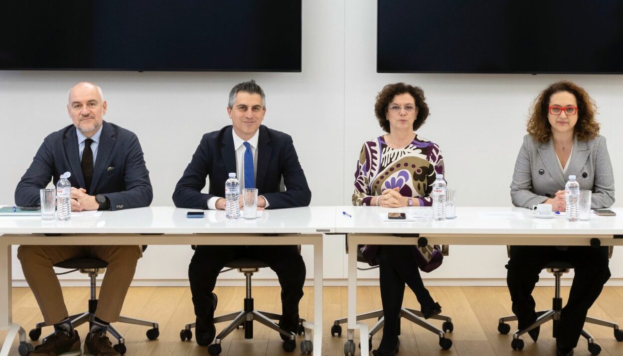 Στη Θεσσαλονίκη, στον Σύνδεσμο Βιομηχανιών Βορείου Ελλάδος (ΣΒΒΕ), παραβρέθηκε, χθες, ο Υπουργός Υποδομών και Μεταφορών, Χρίστος Δήμας, όπου συμμετείχε στην 1η συνεδρίαση του Διοικητικού Συμβουλίου για το 2026 © ΔΤ