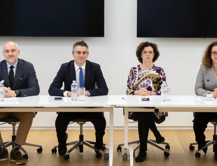 Στη Θεσσαλονίκη, στον Σύνδεσμο Βιομηχανιών Βορείου Ελλάδος (ΣΒΒΕ), παραβρέθηκε, χθες, ο Υπουργός Υποδομών και Μεταφορών, Χρίστος Δήμας, όπου συμμετείχε στην 1η συνεδρίαση του Διοικητικού Συμβουλίου για το 2026 © ΔΤ