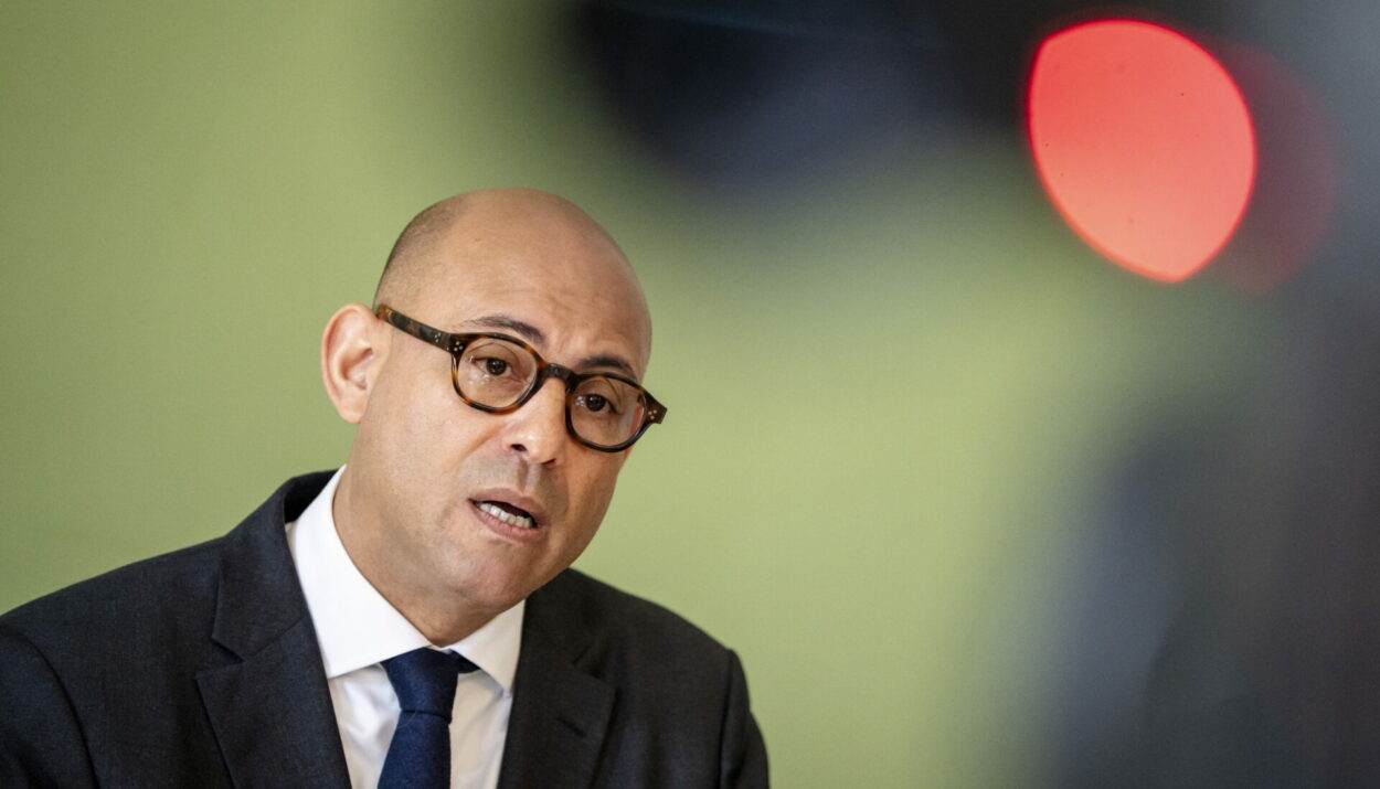 ΣΑΙΜΟΝ ΣΤΙΛ