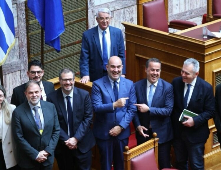 ΒΟΥΛΗ ΠΑΠΑΣΤΑΥΡΟΥ