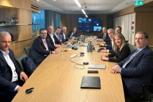 ΚΑΘΕΤΟΣ ΔΙΑΔΡΟΜΟΣ