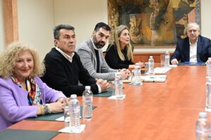 Συνάντηση του υπουργού Ανάπτυξης Τάκη Θεοδωρικάκου με τις διοικήσεις της Ομοσπονδίας Βενζινοπωλών Ελλάδας (ΟΒΕ) και της ΠΟΠΕΚ (Πανελλήνια Ομοσπονδία Πρατηριούχων Εμπόρων Καυσίμων), για το πλαφόν στα καύσιμα ώστε να μην επιβαρύνονται τον ΦΠΑ