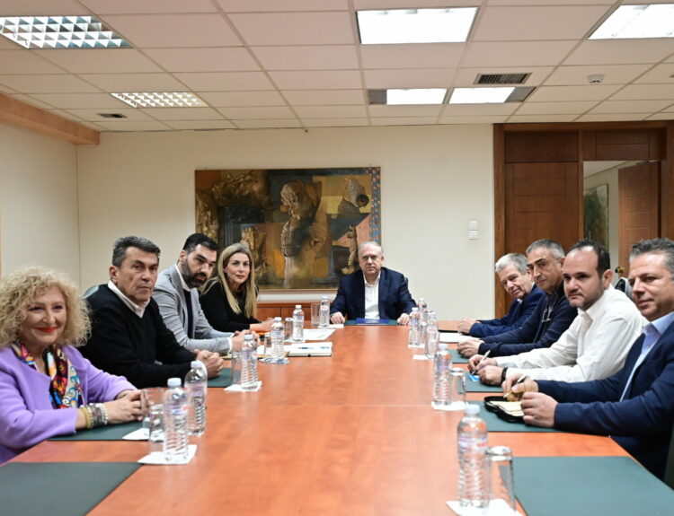 ΘΕΟΔΩΡΙΚΑΚΟΣ ΚΑΙ ΟΜΟΣΠΟΝΔΙΑ ΒΕΝΖΙΝΟΠΩΛΩΝ