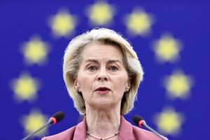 ΟΥΡΣΟΥΛΑ ΦΟΝΝΤΕΡ ΛΑΙΕΝ