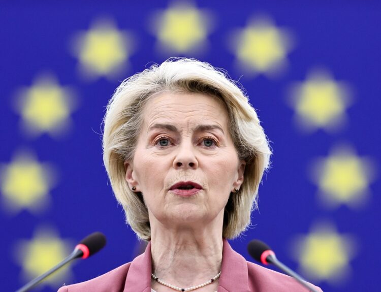 ΟΥΡΣΟΥΛΑ ΦΟΝΝΤΕΡ ΛΑΙΕΝ