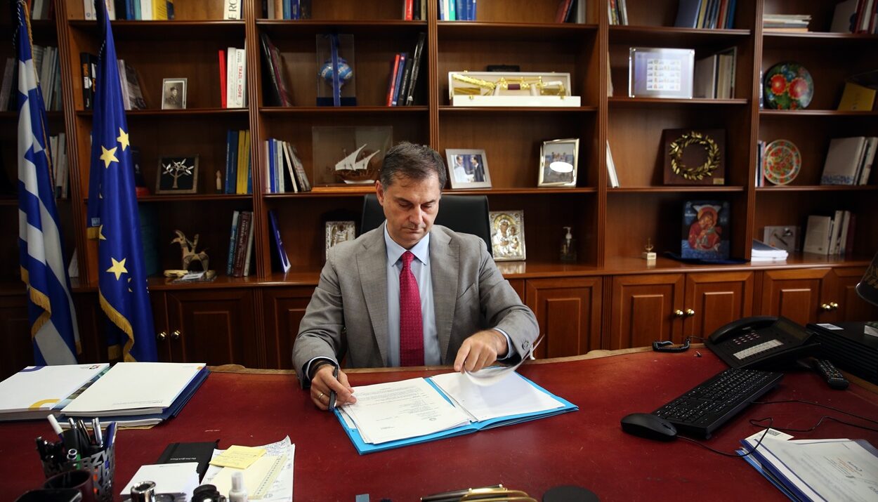 ΧΑΡΗΣ ΘΕΟΧΑΡΗΣ