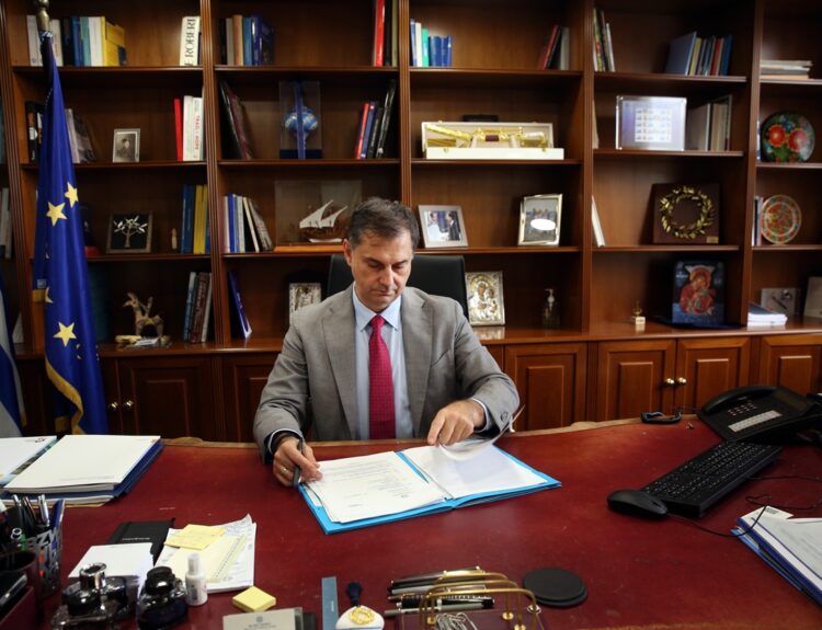 ΧΑΡΗΣ ΘΕΟΧΑΡΗΣ