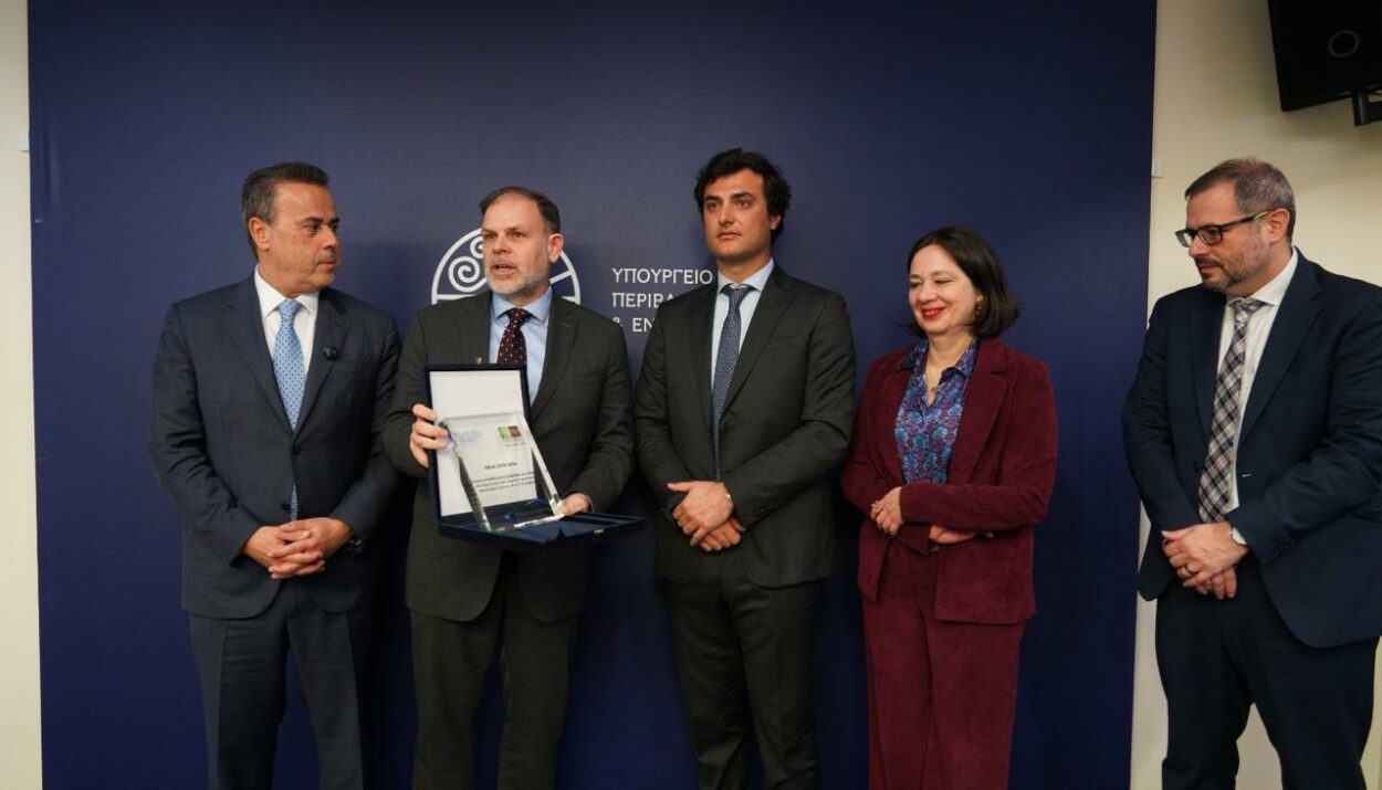 Συνάντηση εργασίας και συζήτηση πραγματοποιήθηκε στο Υπουργείο Περιβάλλοντος και Ενέργειας για το εθνικής και στρατηγικής σημασίας έργο «Πρίνος CO2», μετά τη χορήγηση άδειας αποθήκευσης από την Ελληνική Διαχειριστική Εταιρεία Υδρογονανθράκων και Ενεργειακών Πόρων (ΕΔΕΥΕΠ) στην EnEarth Greece, θυγατρική της Energean