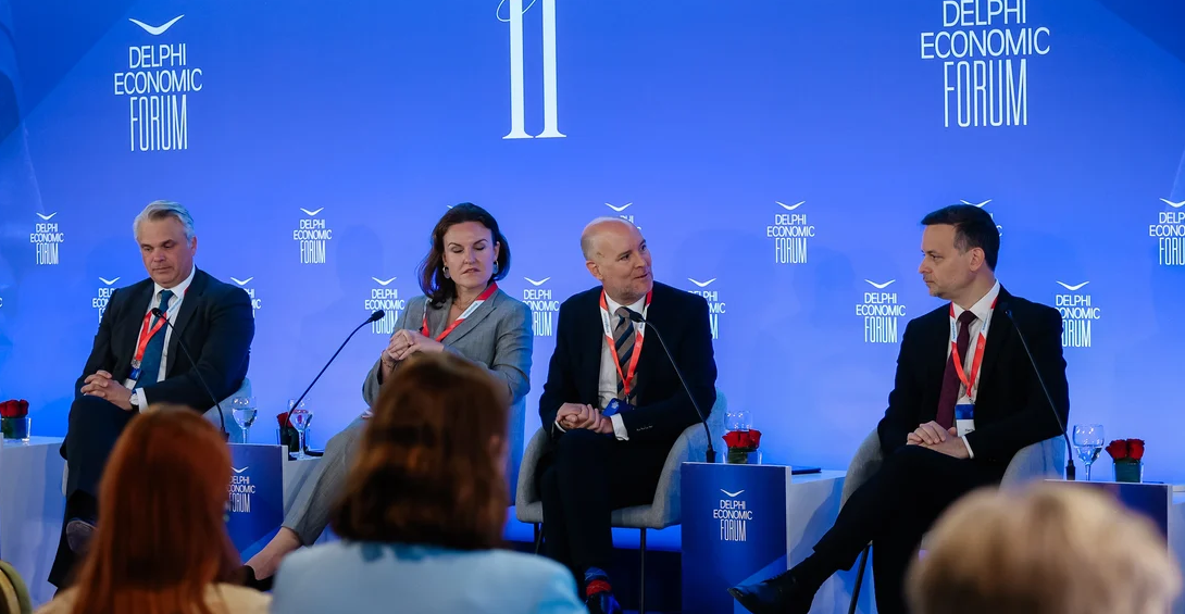 Anthony Agotha, Ειδικός Απεσταλμένος για την Κλιματική και Περιβαλλοντική Διπλωματία, Ευρωπαϊκή Υπηρεσία Εξωτερικής Δράσης - Julia Lopez Ventura, Διευθύντρια για την Περιφέρεια Ευρώπης, C40 Πόλεις, Ισπανία - Andy Deacon, Co-Managing Director of GCOM - Χάρης Δούκας, Δήμαρχος Αθηναίων, Ελληνική Δημοκρατία - Μαρία Λογοθέτη, Πρόεδρος και CEO, Climate Change Hub, Ελλάδα