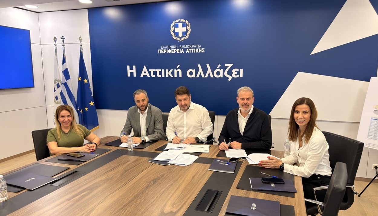 Την προγραμματική σύμβαση για την ανάπλαση και επέκταση του υφιστάμενου ποδηλατοδρόμου επί της οδού 25ης Μαρτίου στα Βριλήσσια, ύψους 1,37 εκατ. ευρώ πλέον ΦΠΑ, υπέγραψαν ο Περιφερειάρχης Αττικής Νίκος Χαρδαλιάς μαζί με τον Δήμαρχο Βριλησσίων Γιάννη Πισιμίση και τον Πρόεδρο της «Νέας Μητροπολιτικής Αττικής Α.Ε.» Δημήτρη Φραγκάκη, στο Διοικητήριο της Περιφέρειας