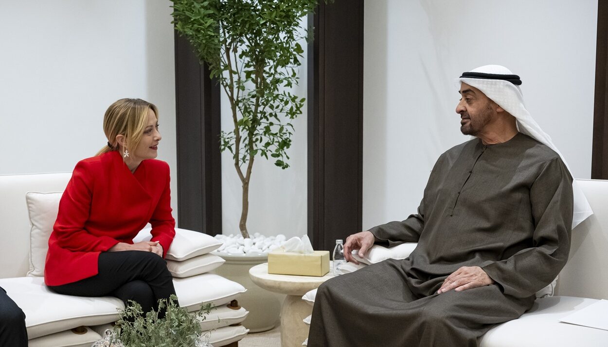 Η ΤΖΟΡΤΖΙΑ ΜΕΛΟΝΙ ΣΤΟ ΑΜΠΟΥ ΝΤΑΜΠΙ