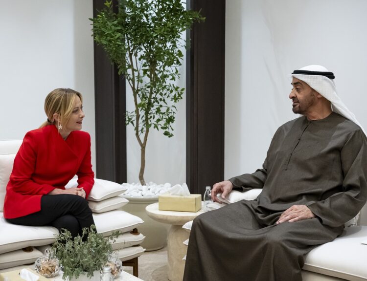 Η ΤΖΟΡΤΖΙΑ ΜΕΛΟΝΙ ΣΤΟ ΑΜΠΟΥ ΝΤΑΜΠΙ