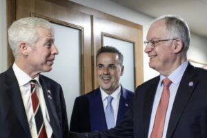 ΠΑΠΑΣΤΑΥΡΟΥ ΚΑΙ ΚΡΙΣ ΡΑΙΤ