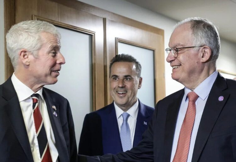 ΠΑΠΑΣΤΑΥΡΟΥ ΚΑΙ ΚΡΙΣ ΡΑΙΤ