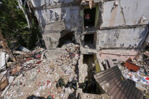 Zημιές από ουκρανικά drones στο Starobilsk, στην περιοχή Luhansk στη Ρωσία σε φοιτητική εστία