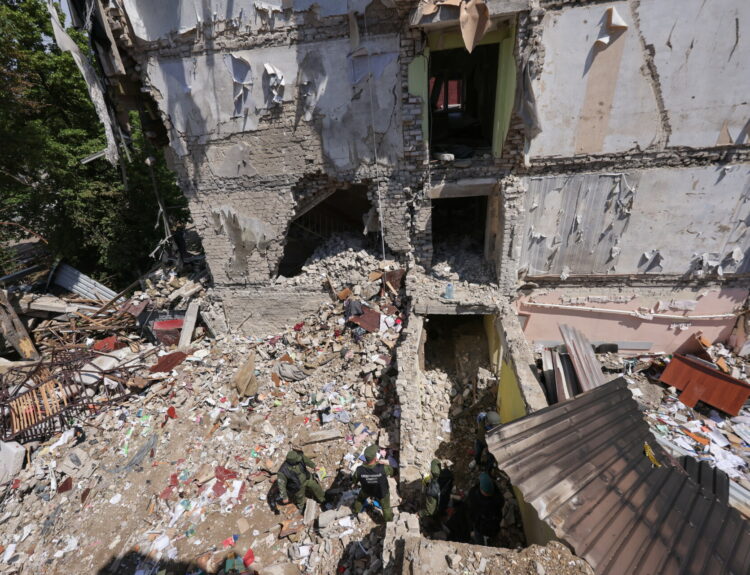 Zημιές από ουκρανικά drones στο Starobilsk, στην περιοχή Luhansk στη Ρωσία σε φοιτητική εστία
