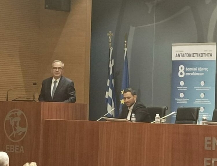 Τρία προγράμματα χρηματοδότησης επιχειρήσεων προανήγγειλε ο αναπληρωτής υπουργός Εθνικής Οικονομίας και Οικονομικών Νίκος Παπαθανάσης, στη διάρκεια εκδήλωσης που πραγματοποιήθηκε στο ΕΒΕΑ με θέμα «Κρατικές ενισχύσεις με έμφαση στις ΜμΕ και νέες προτεραιότητες STEP-'Αμυνα»