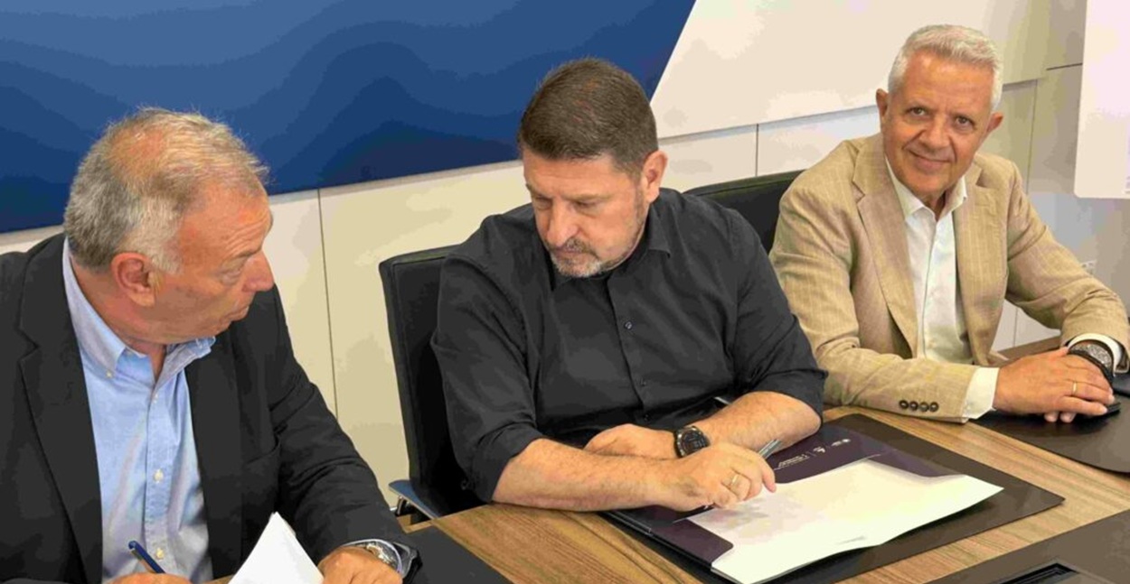 Νίκος Χαρδαλιάς, υπογραφές για την αναβάθμιση του λιμένα Αγίου Νικολάου Πόρτο Ράφτη © Περιφέρεια Αττικής
