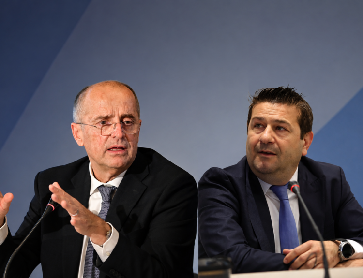 Ο Χάρης Σαχίνης CEO της ΕΥΔΑΠ και ο Άνθιμος Αμανατίδης CEO της ΕΥΑΘ © ΑΠΕ-ΜΠΕ/ Eurokinissi / Energygame.gr