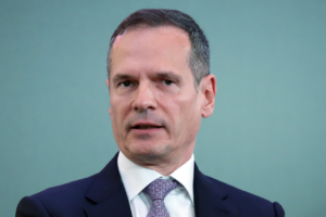 Ο Μάνος Μανουσάκης, Πρόεδρος και διευθύνων σύμβουλος, ΑΔΜΗΕ, μιλάει στο 30th Annual Government Roundtable, του Economist Impact, στο Λαγονήσι, Πέμπτη 9 Ιουλίου 2026. ΑΠΕ-ΜΠΕ/ECONOMIST IMPACT/ΒΑΪΟΣ ΧΑΣΙΑΛΗΣ
