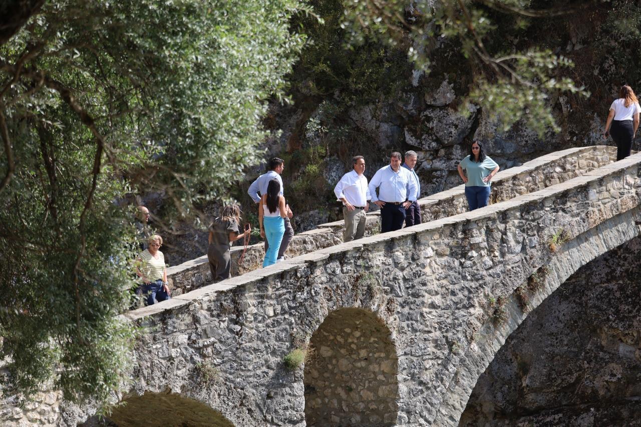 Αυτοψία του υπουργού στο χώρο του πάρκου © ΔΤ ΥΠΕΝ