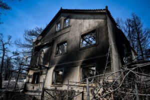 Η επόμενη μέρα από την καταστροφική πυρκαγιά στην Β.Α Αττική © EUROKINISSI