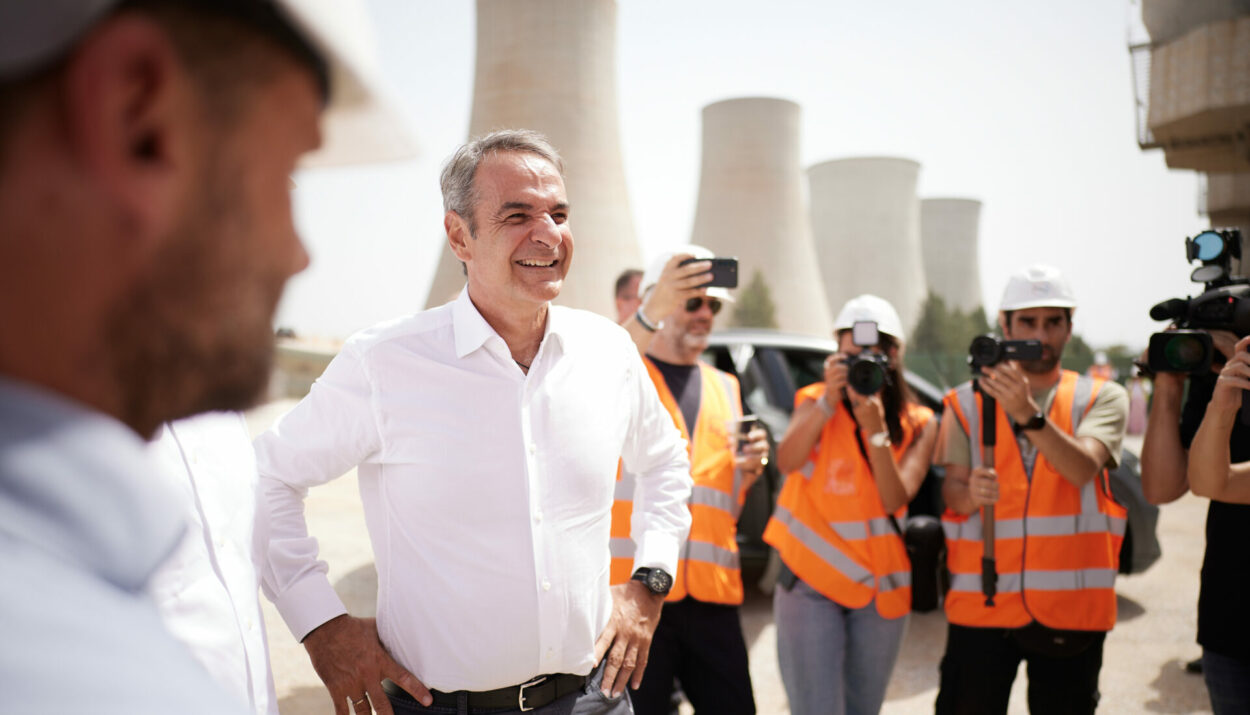 Επίσκεψη του Πρωθυπουργού Κυριάκου Μητσοτάκη στην Πτολεμαίδα © (ΔΗΜΗΤΡΗΣ ΠΑΠΑΜΗΤΣΟΣ/ Γ.Τ ΠΡΩΘΥΠΟΥΡΓΟΥ/EUROKINISSI)