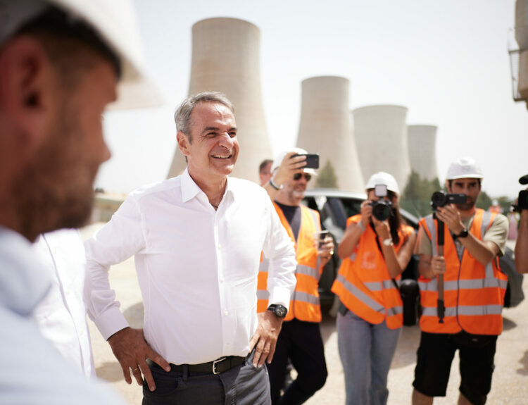 Επίσκεψη του Πρωθυπουργού Κυριάκου Μητσοτάκη στην Πτολεμαίδα © (ΔΗΜΗΤΡΗΣ ΠΑΠΑΜΗΤΣΟΣ/ Γ.Τ ΠΡΩΘΥΠΟΥΡΓΟΥ/EUROKINISSI)