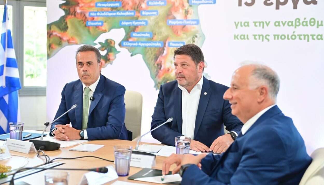 O Σταύρος Παπασταύρου, O Νίκος Χαρδαλιάς, και ο Πρόεδρος του Πράσινου Ταμείου, Γιάννης Ανδρουλάκης ©ΔΤ ΥΠΕΝ