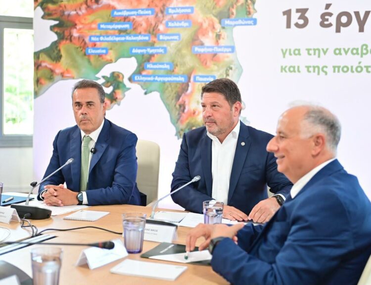 O Σταύρος Παπασταύρου, O Νίκος Χαρδαλιάς, και ο Πρόεδρος του Πράσινου Ταμείου, Γιάννης Ανδρουλάκης ©ΔΤ ΥΠΕΝ