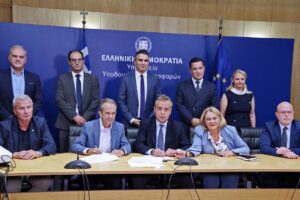 Υπογραφή συμβάσεων για την ενεργειακή αναβάθμιση των Γενικών Νοσοκομείων Αθηνών «Αλεξάνδρα» και «Κιλκίς» © Υπουργείο Υποδομών και Μεταφορών