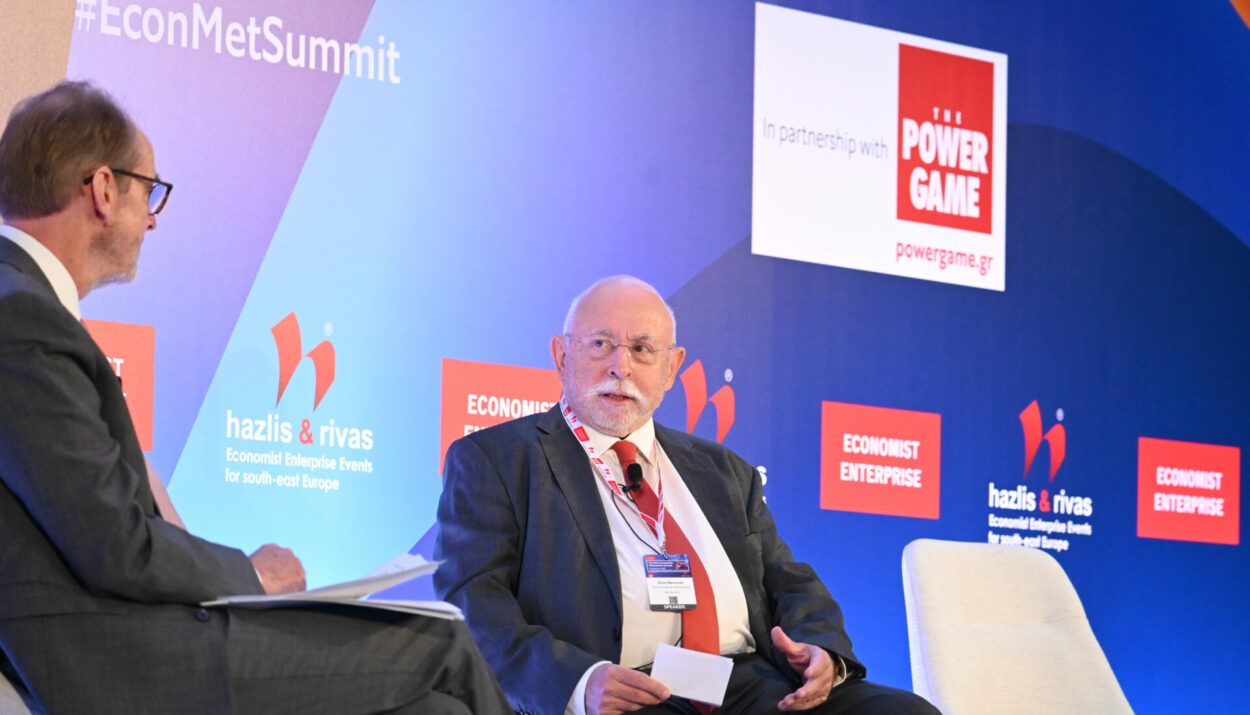 O συντάκτης του Economist Alasdair Ross (Α) συνομιλεί με τον Αντιπρόεδρο της ΜΕΤΚΑ ΑΤΕ Ντίνο Μπενρουμπή (Δ), στο 6ο Thessaloniki Metropolitan Summit: Η Ελλάδα του 2030 στο επίκεντρο, στο Συνεδριακό Κέντρο «Ιωάννης Βελλίδης» στη Θεσσαλονίκη, Παρασκευή 4 Σεπτεμβρίου 2026 © ΑΠΕ-ΜΠΕ/Economist Impact/ΓΙΑΝΝΗΣ ΠΑΠΑΝΙΚΟΣ