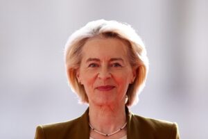 ΟΥΡΣΟΥΛΑ ΦΟΝ ΝΤΕΡ ΛΑΙΕΝ