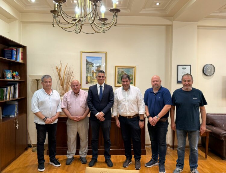 Στιγμιότυπο από την επίσκεψη του υπουργού στα Γρεβενά © ΔΤ υπουργείο Υποδομών και Μεταφορών