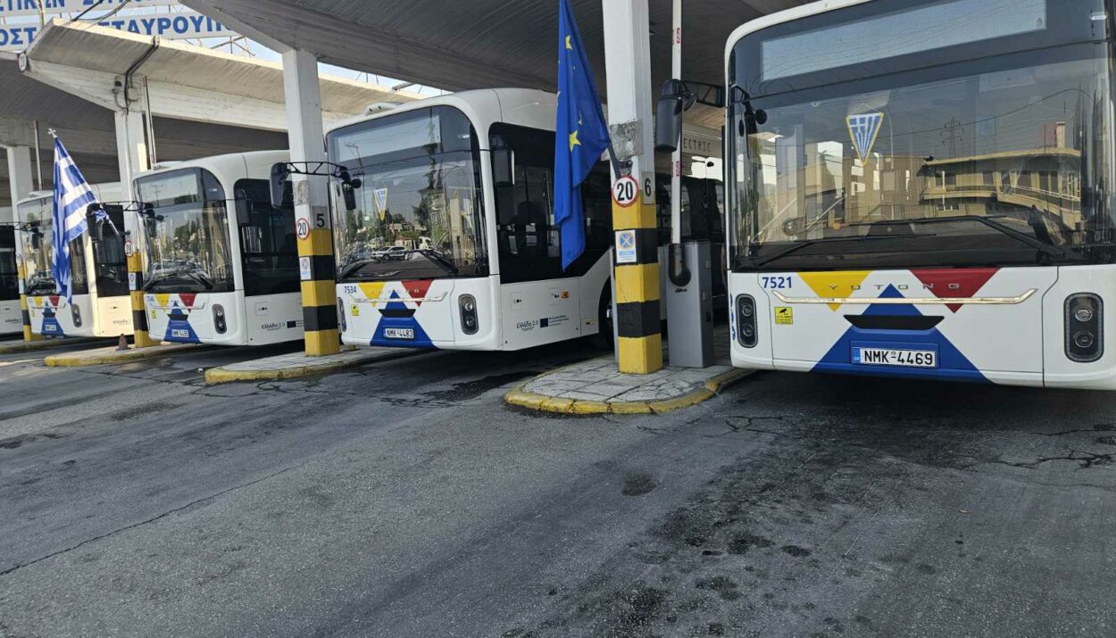 ΟΑΣΘ: Στους δρόμους τα 50 ηλεκτρικά, αρθρωτά λεωφορεία © ΑΠΕ/ΜΠΕ