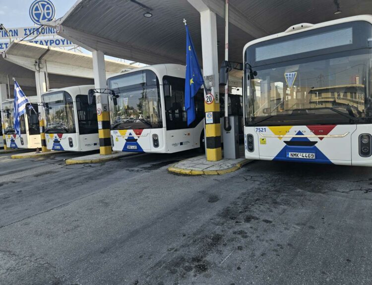 ΟΑΣΘ: Στους δρόμους τα 50 ηλεκτρικά, αρθρωτά λεωφορεία © ΑΠΕ/ΜΠΕ