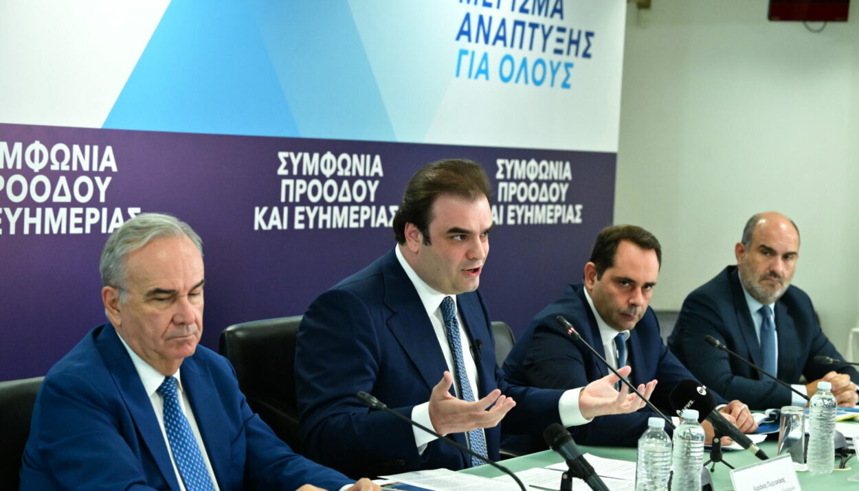 Ο Υπουργός Εθνικής Οικονομίας και Οικονομικών, Κυριάκος Πιερρακάκης, ο Αναπληρωτής Υπουργός Νίκος Παπαθανάσης και οι Υφυπουργοί Θάνος Πετραλιάς και Δημήτρης Μαρκόπουλος, σε συνέντευξη τύπου για την εξειδίκευση των μέτρων που ανακοίνωσε στη Θεσσαλονίκη, από το βήμα της 90ής ΔΕΘ, ο Πρωθυπουργός Κυριάκος Μητσοτάκης. Δευτέρα 7 Σεπτεμβρίου 2026 © (ΤΑΤΙΑΝΑ ΜΠΟΛΑΡΗ / EUROKINISSI)
