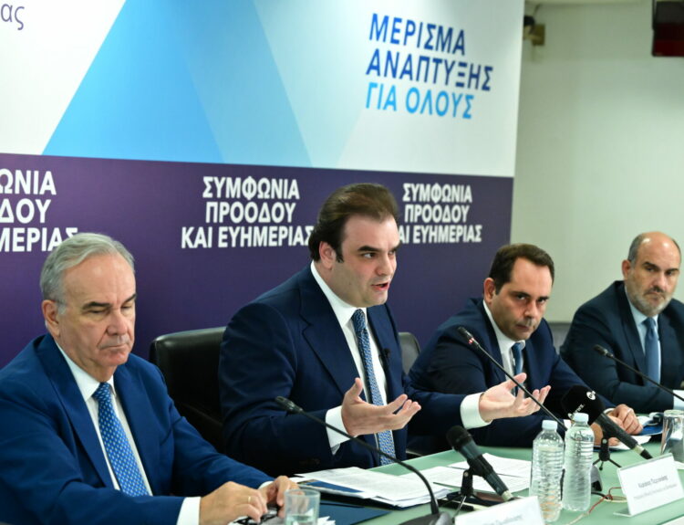 Ο Υπουργός Εθνικής Οικονομίας και Οικονομικών, Κυριάκος Πιερρακάκης, ο Αναπληρωτής Υπουργός Νίκος Παπαθανάσης και οι Υφυπουργοί Θάνος Πετραλιάς και Δημήτρης Μαρκόπουλος, σε συνέντευξη τύπου για την εξειδίκευση των μέτρων που ανακοίνωσε στη Θεσσαλονίκη, από το βήμα της 90ής ΔΕΘ, ο Πρωθυπουργός Κυριάκος Μητσοτάκης. Δευτέρα 7 Σεπτεμβρίου 2026 © (ΤΑΤΙΑΝΑ ΜΠΟΛΑΡΗ / EUROKINISSI)