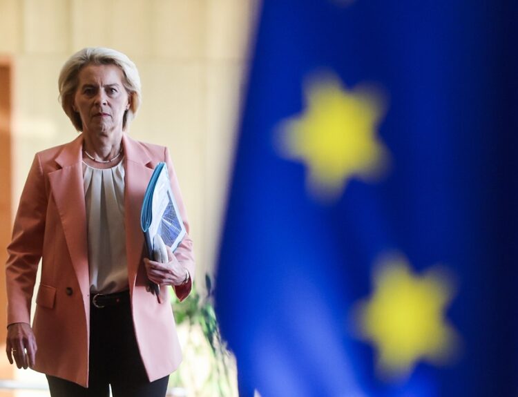 ΟΥΡΣΟΥΛΑ ΦΟΝ ΝΤΕΡ ΛΑΙΕΝ