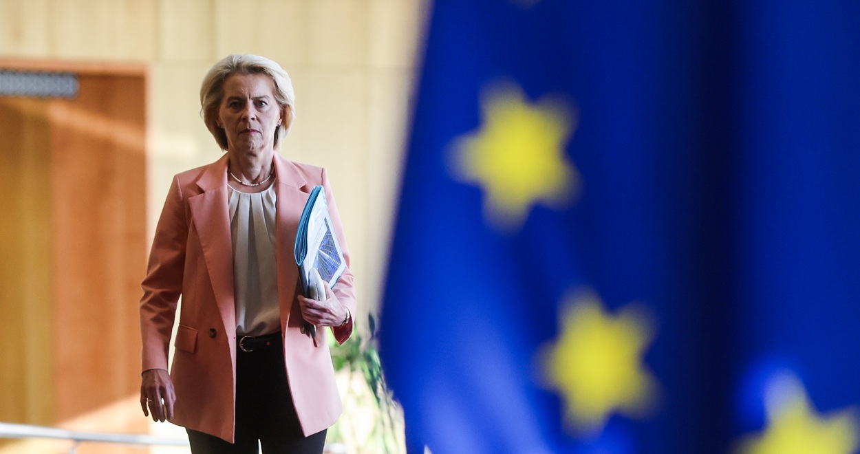 ΟΥΡΣΟΥΛΑ ΦΟΝ ΝΤΕΡ ΛΑΙΕΝ