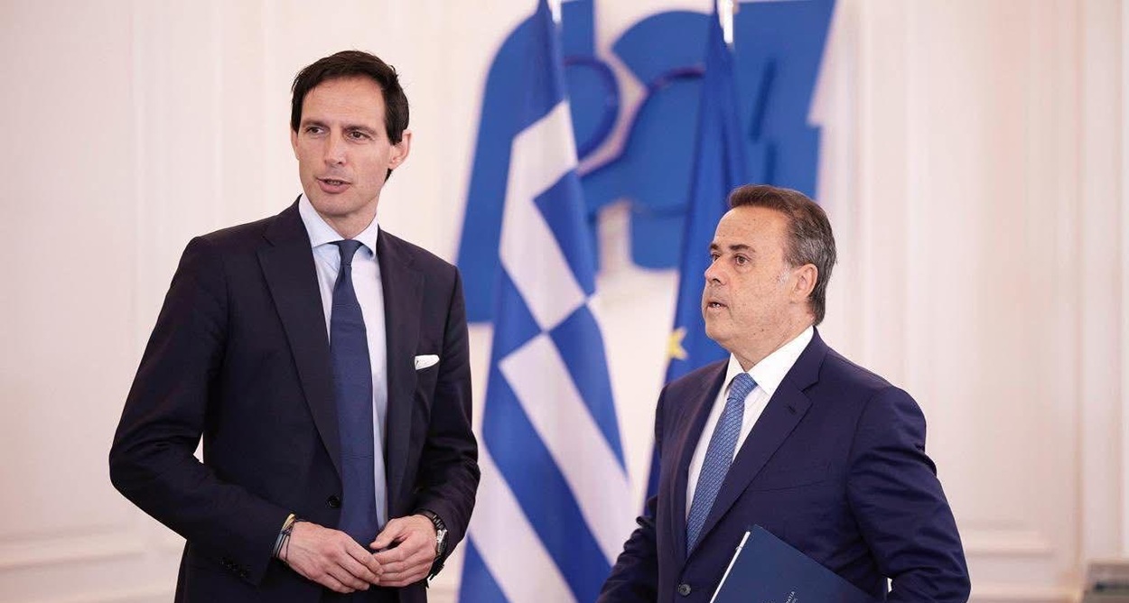 Ο Ευρωπαίος επίτροπος για το Κλίμα Βόπκε Χούκστρα και ο Σταύρος Παπασταύρου © ΥΠΕΝ