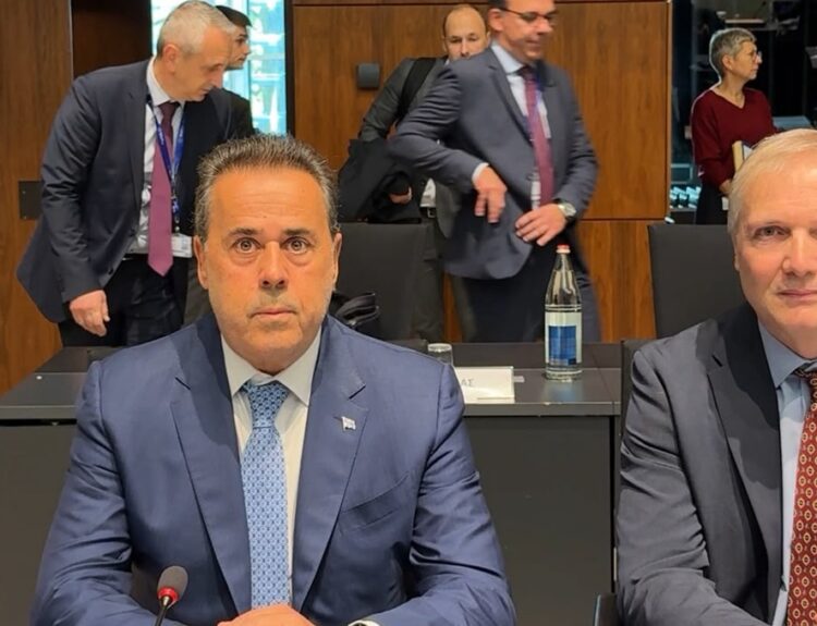 Ο ΠΑΠΑΣΤΑΥΡΟΥ