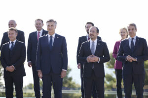 Ο πρωθυπουργός Κυριάκος Μητσοτάκης συμμετείχε στη Σύνοδο Κορυφής της MED9 στο Σπλιτ της Κροατίας, όπου οι ηγέτες των εννέα μεσογειακών χωρών της Ευρωπαϊκής Ένωσης συζήτησαν τις ευρωπαϊκές προτεραιότητες, με έμφαση στην ανταγωνιστικότητα, την ενέργεια, την ενεργειακή ασφάλεια και το μεταναστευτικό. Στο επίκεντρο βρέθηκαν επίσης οι γεωπολιτικές εξελίξεις και η προετοιμασία του επόμενου Ευρωπαϊκού Συμβουλίου Τετάρτη 7 Οκτωβρίου 2026